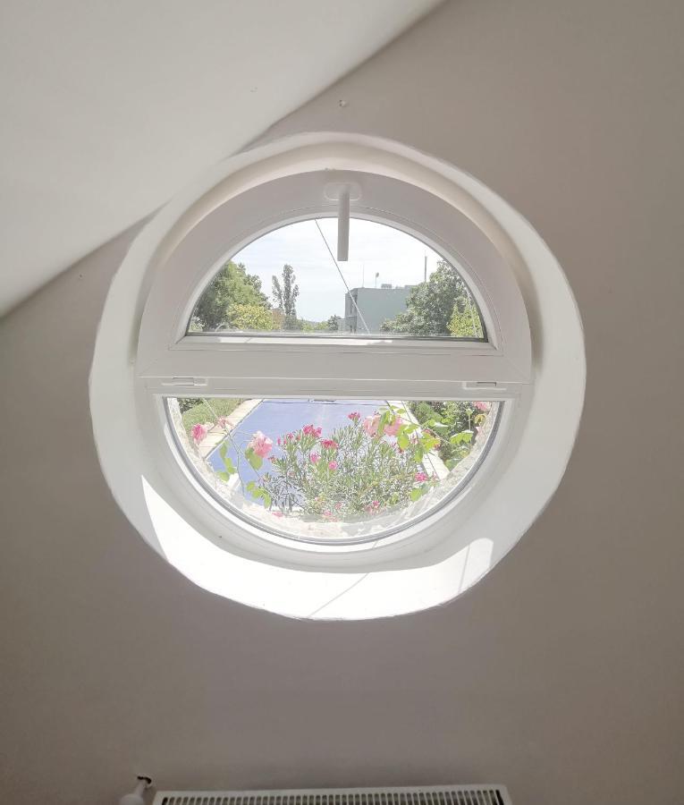 Hillside Apartment With Ac & Heating In Grande Maison Budapest Esterno foto