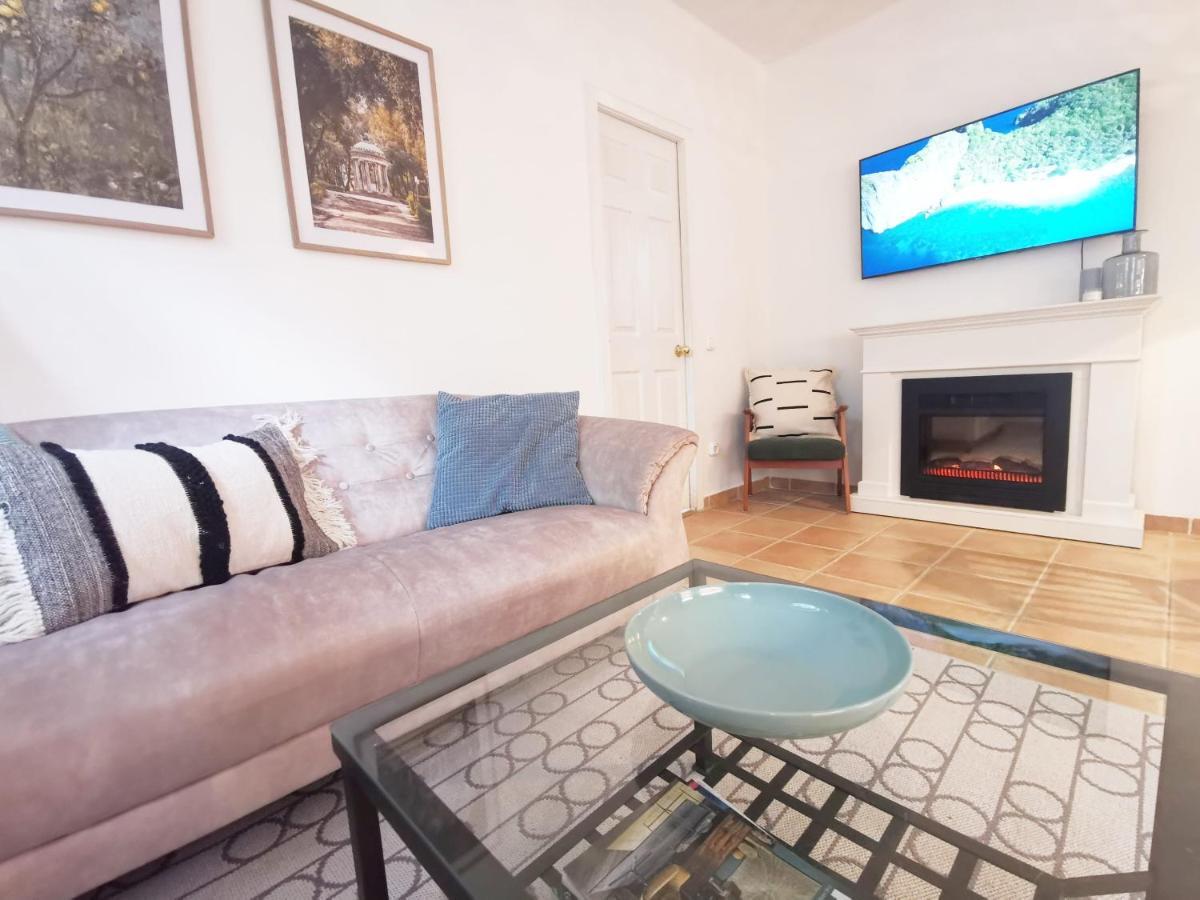 Hillside Apartment With Ac & Heating In Grande Maison Budapest Esterno foto